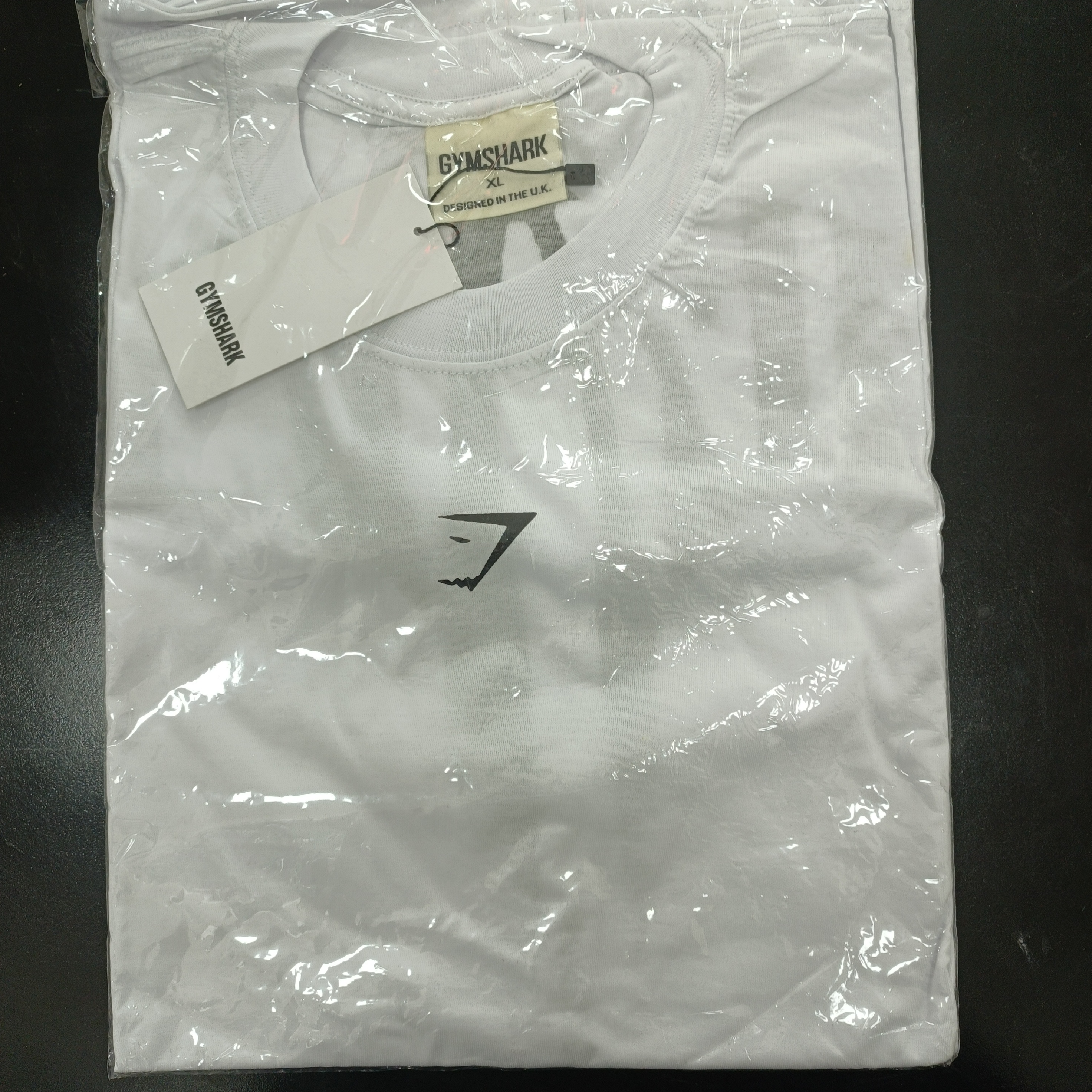 Polera Gymshark color blanco (centro) 